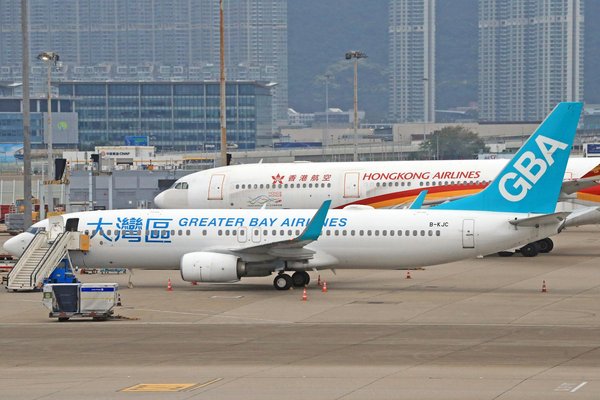 Quels sont les meilleurs itinéraires pour une randonnée dans les montagnes de la Chaîne des Puys, France : équipements et conseils ?